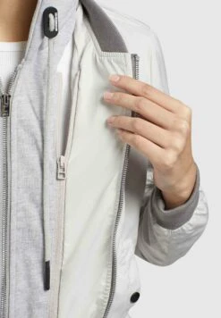 Khujo PerseeGiacca LeggeraHellgrau Donna Giacche E Blazer KH121G0DG-C12 -Delem 10d01ba7d37a437b945930fcf9628d59