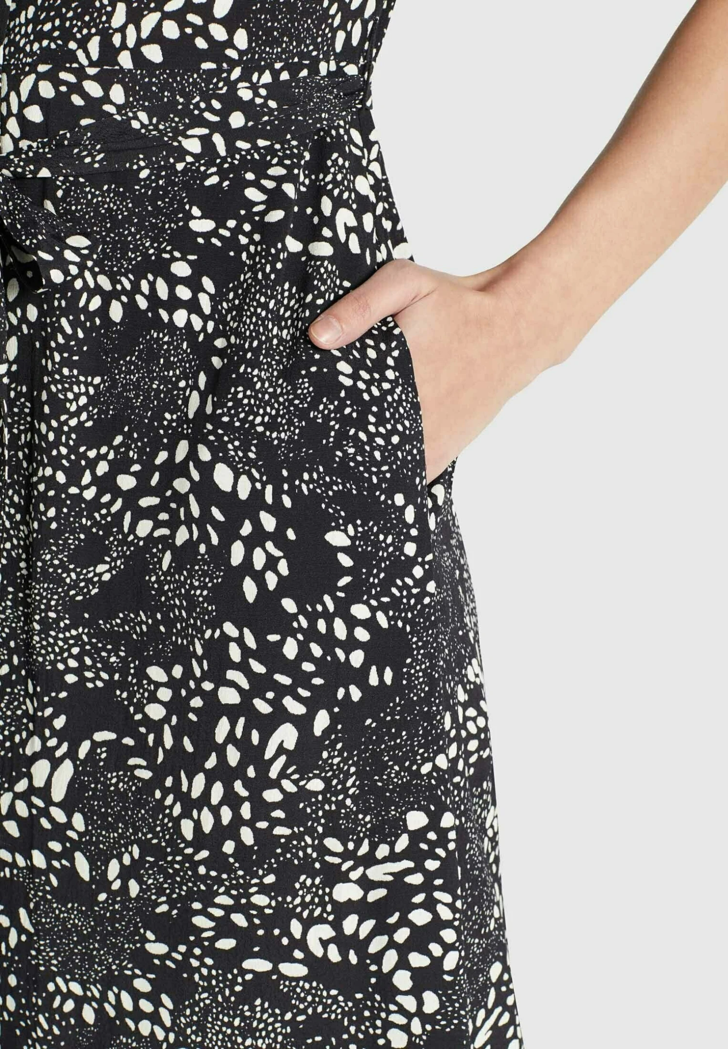 Khujo GoyaAbito A CamiciaSchwarz Weiß Gemustert Donna Vestiti KH121C0CX-Q11 8 Khujo GoyaAbito A CamiciaSchwarz Weiß Gemustert Donna Vestiti KH121C0CX-Q11 - immagine 8