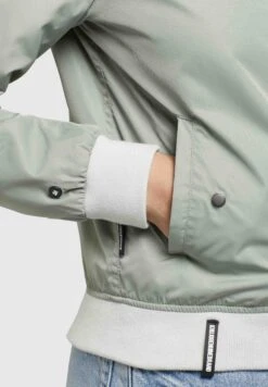 Khujo StenceGiubbotto BomberBlassgrün Donna Giacche E Blazer KH121G0DH-C12 -Delem 40761d5b7ec64c71ad2d661f00e46746