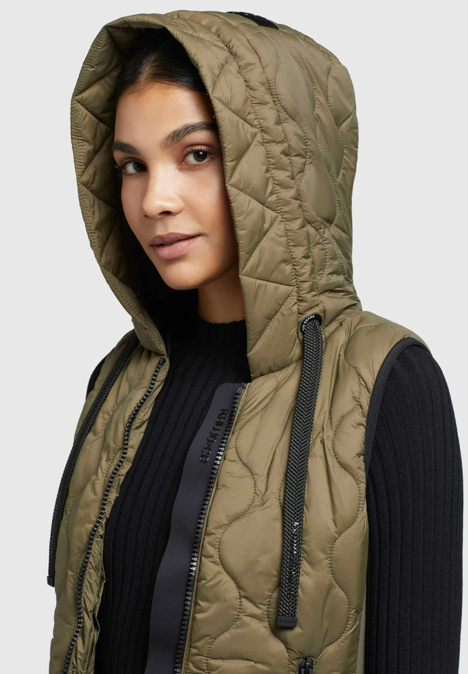 Khujo MalinSmanicatoOlivgrün Donna Giacche E Blazer KH121U19E-N11 6 Khujo MalinSmanicatoOlivgrün Donna Giacche E Blazer KH121U19E-N11 - immagine 6