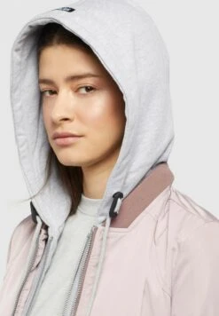 Khujo PerseeGiacca LeggeraBlassrosa Donna Giacche E Blazer KH121G0DG-J11 -Delem 9c7f1f3efe7c4105a192b543b0fc04f4