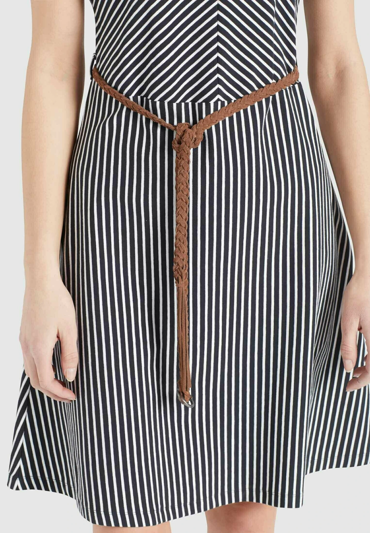 Khujo LeifaVestito EstivoDunkelblau-Weiß Gestreift Donna Vestiti KH121C0D1-K11 6 Khujo LeifaVestito EstivoDunkelblau-Weiß Gestreift Donna Vestiti KH121C0D1-K11 - immagine 6